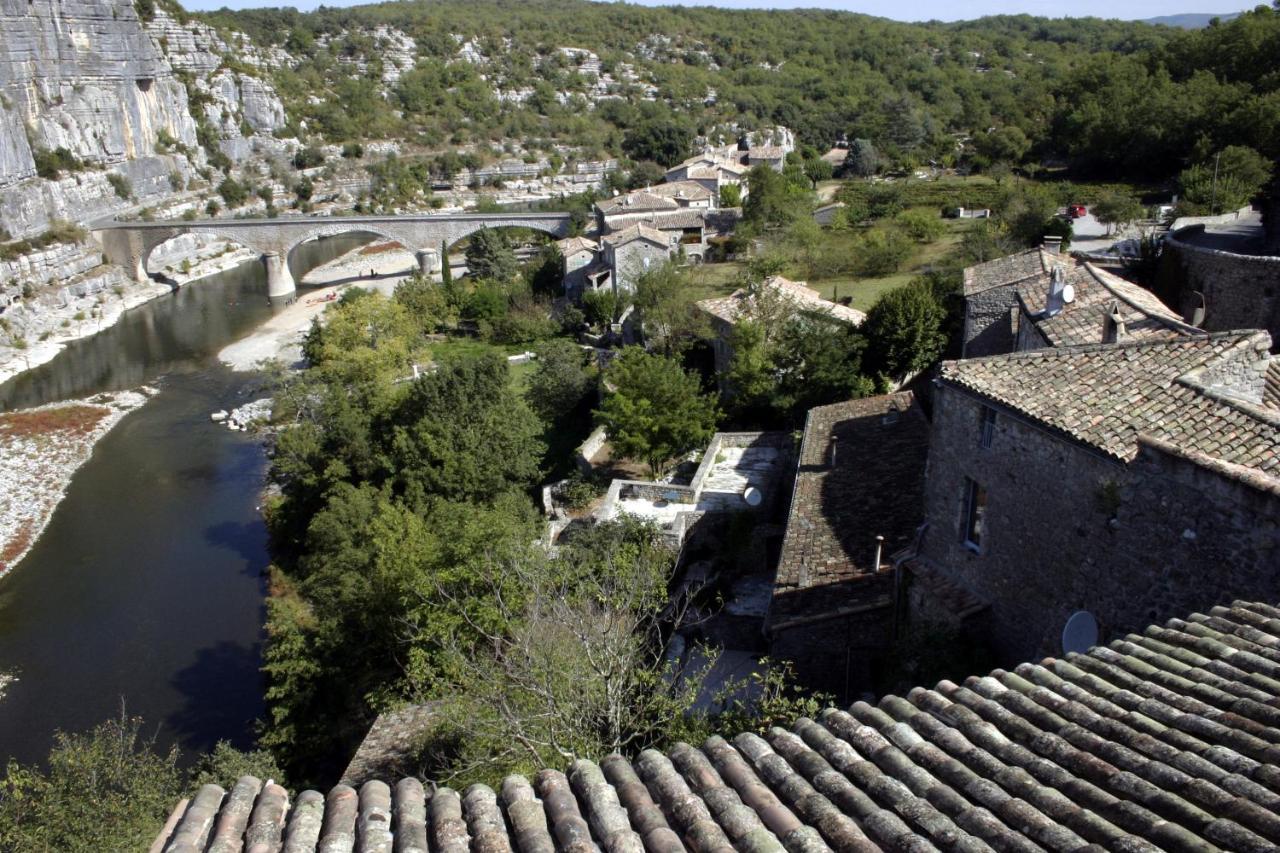 Gite Le Chamaju Labeaume Bagian luar foto