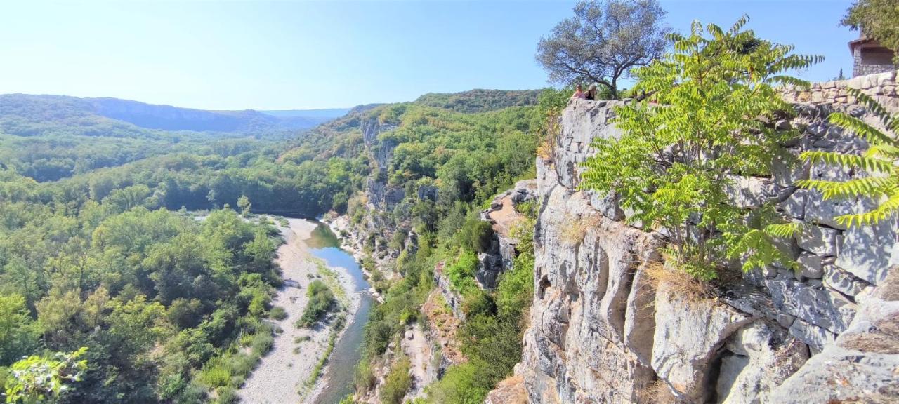 Gite Le Chamaju Labeaume Bagian luar foto